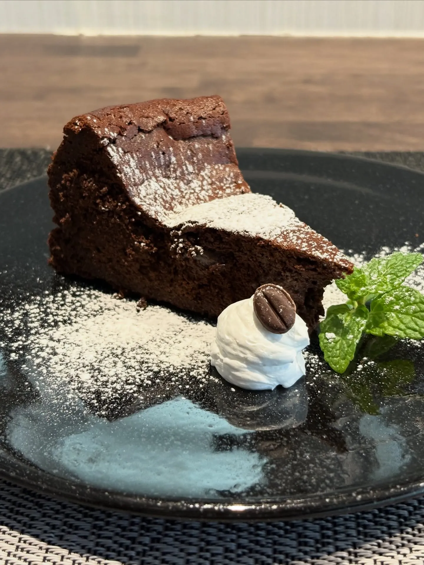 新作デザート、クラシックガトーショコラが登場です!